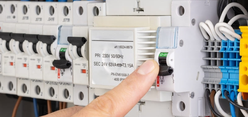 Aptomat không gạt lên được? Nguyên nhân và cách khắc phục Aptomat không gạt lên được? Nguyên nhân và cách khắc phục
