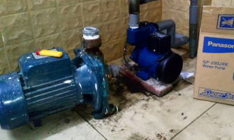 Aptomat nhảy khi bật bơm nước là vì sao? Nguyên nhân và cách khắc phục
