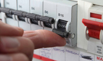 Aptomat bi nhảy khi trời mưa: Nguyên Nhân Và Cách Khắc Phục Sự Cố