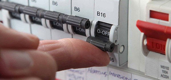 Aptomat bi nhảy khi trời mưa: Nguyên Nhân Và Cách Khắc Phục Sự Cố
