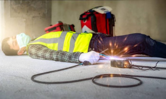 Điện bị dò ra vỏ thiết bị trong gia đình? Nguyên nhân do đâu và cách xử lý an toàn