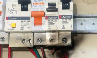Sự cố chập cháy tủ điện, ổ cắm điện: Nguyên nhân do quá tải và đấu nối sai kỹ thuật