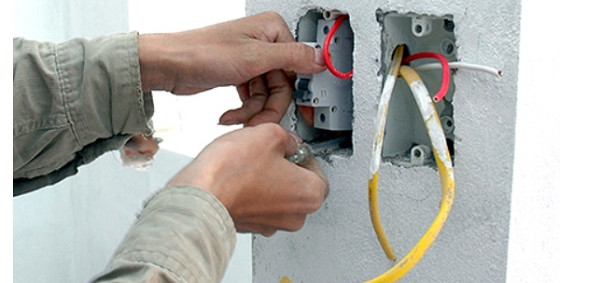 Sửa chữa rò rỉ điện âm tường chi phí ra sao? Nguyên nhân, cách xử lý và bảng giá tham khảo Sửa chữa rò rỉ điện âm tường chi phí ra sao? Nguyên nhân, cách xử lý và bảng giá tham khảo